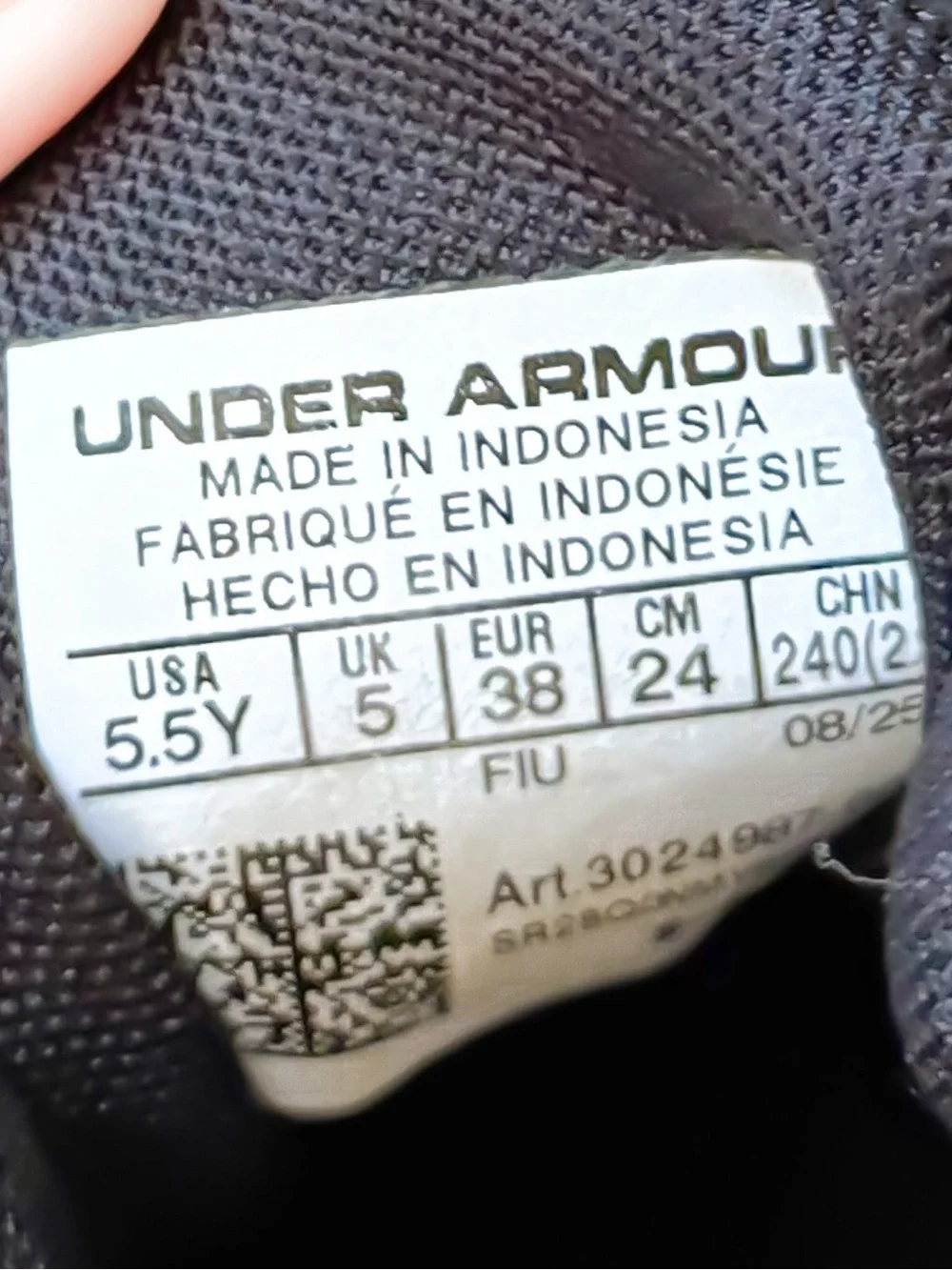 UNDER ARMOUR BOYS RUNNING SHOE BUNDLE SIZE 5.5 SCRAMJET 5 CHARGED PURSUIT 3